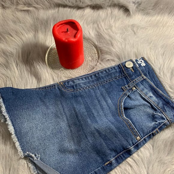 jean short with frayed bottom - Picture 4 of 5